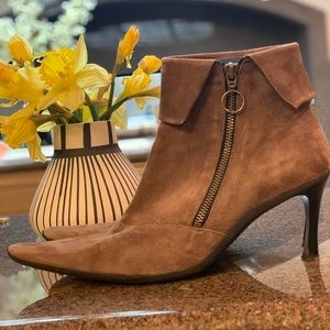 Espace brand suede vintage heels